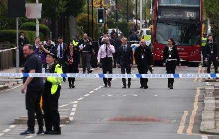 Un niño de 14 años muere por el ataque con espada en el este de Londres
