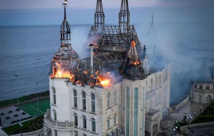 Rusia perpetró su ataque del lunes a las inmediaciones de un edificio histórico de Odesa conocido como ‘el castillo de Harry Potter’ con un misil Iskander cargado con munición de racimo, lo que hace pensar a la Fiscalía ucraniana que buscaba matar al may