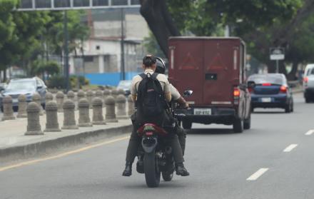 POLICIAS CIRCULANDO E (12811141)