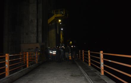 La represa Agoyán en Baños de Agua Santa está en mantenimiento.
