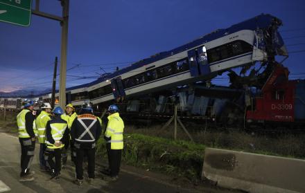 Dos muertos en un choque de trenes en la capital de Chile