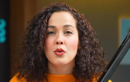 La periodista de origen cubano Alondra Santiago.