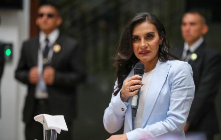 Fotografía de archivo que muestra a la vicepresidenta de Ecuador, Verónica Abad, durante una rueda de prensa