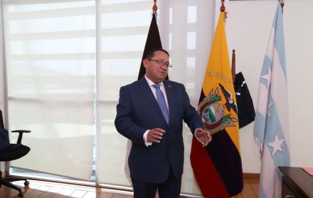 Mauricio Torres Contralor