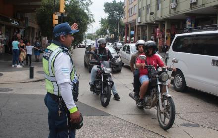 agente ATM tránsito Guayaquil