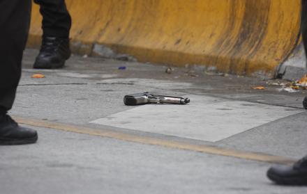 Ceibos: un presunto delincuente es abatido por la policía en plena vía