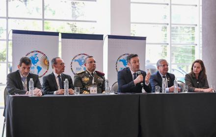 Mundo, Argentina, Ministros de Defensa de América debaten en Argentina