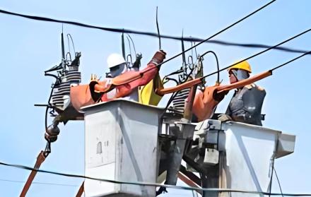 Apagones Ecuador: ¿Qué puedo hacer si me llegó más cara la planilla de la luz?
