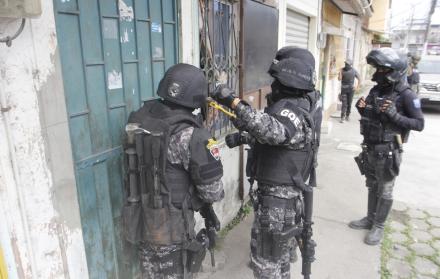 policía
