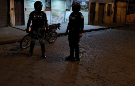 Imagen referencial. Agentes de la Policía cercaron la zona en donde se produjo la explosión del cajero bancario.