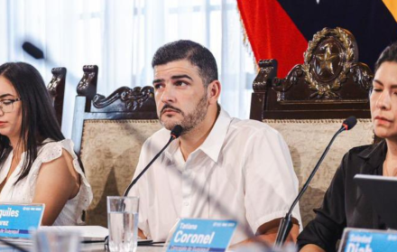 Aquiles Álvarez en una reunión del Consejo cantonal de Guayaquil.