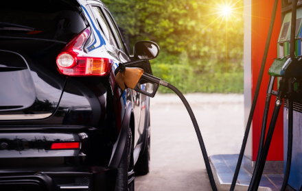Los precios de las gasolinas varían cada mes.