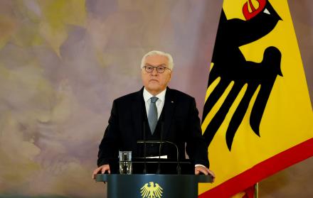 El presidente alemán, Frank-Walter Steinmeier, anuncia la decisión de disolver el Parlamento.