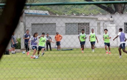 EMELEC PRETEMPORADA (13987159)