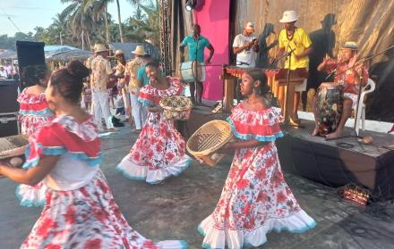 Actividades. A más de danza, Flor de Mangle enseña teatro, música.