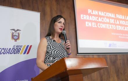 ALEGRIA CRESPO MINISTRA DE EDUCACION