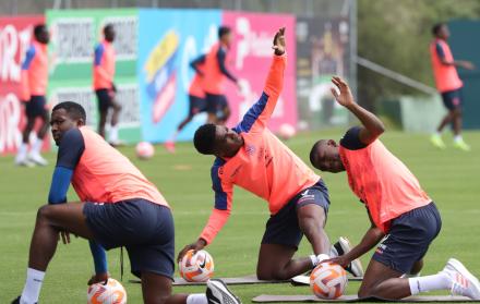Ecuador, Sebastiá Beccacece, eliminatorias sudamericanas, Mundial 2026, entrenamiento, Venezuela, Chile