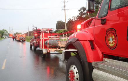 Varias unidades de los Bomberos de Guayaquil se trasladan hasta Daule ante lo ocurrido