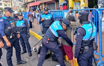 Agentes de control en Quito
