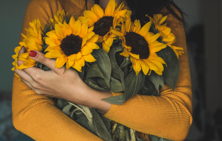 Regalar flores amarillas se ha vuelto un clásico cada 21 de marzo.