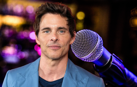 James Marsden sorprende cantando en karaoke
