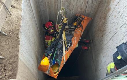 Bomberos rescatan a una persona