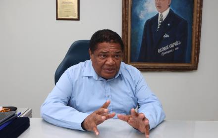 Jorge Guzmán, presidente de Emelec, celebra la oficialización de su directiva por parte del Ministerio del Deporte, dando inicio a su gestión 2025-2029.