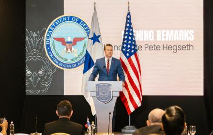 El secretario de Defensa de Estados Unidos, Peter Hegset, habla durante la Conferencia de Seguridad Centroamericana (Centsec) este miércoles 9 de abril de 2025, en Ciudad de Panamá (Panamá).