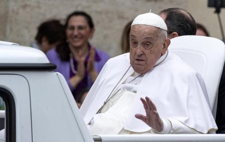 El papa Francisco falleció a los 88 años en la Casa Santa Marta, residencia oficial en el Vaticano, tras complicaciones de salud.