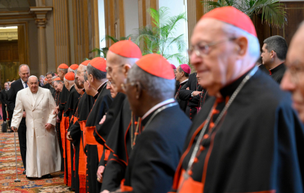 La votación en el cónclave, que podría dar paso a un papa de África, Asia o América, reflejando la globalización de la Iglesia.