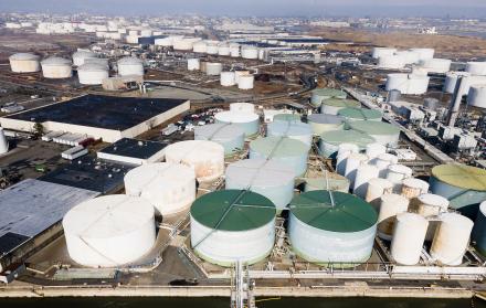 almacén de petróleo