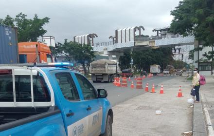 Paso peatonal vía a la costa