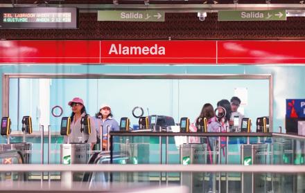 El Metro de Quito operará con horario de feriado en el descanso del viernes 2 de mayo de 2025.