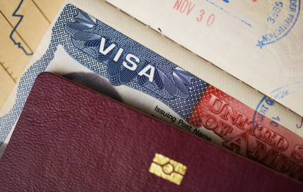 Pasaporte y ESTA en mano: así será el ingreso a EE.UU. sin visa desde 2025 para ciudadanos de países incluidos en el Visa Waiver Program.