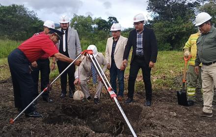 primera piedra estación bomberos Vilcabamba obras 4 may 25 FI