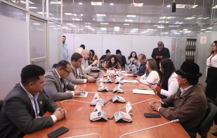 Comisión de Fiscalización suspendió la sustanciación del juicio contra jueces electorales.