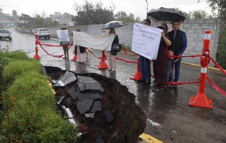 socavón en Tumbaco