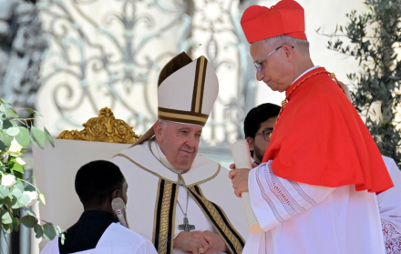 Foto archivo. El papa Francisco eleva a cardenal al prefecto estadounidense del Dicasterio para los Obispos, Robert Francis Prevost.