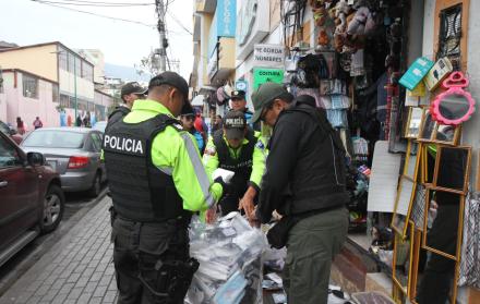 Decomiso de mascarillas Quito