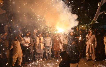 Celebrations in Pakis (14572362)