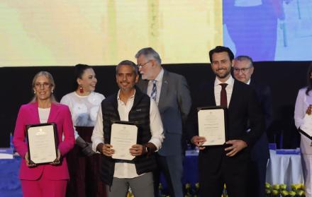 Anabella Azín, Raúl Chávez (correísmo) y Niels Olsen recibieron su credenciales el pasado 9 de mayo de 2025.