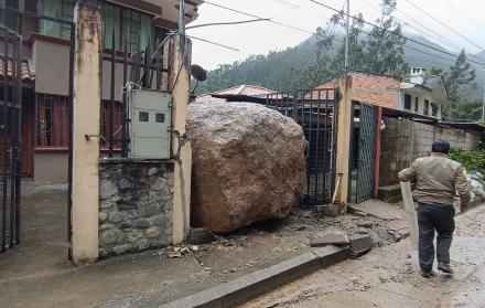Caída de rocas en vivienda