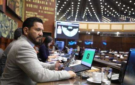 Otto Vera (PSC) fue el encargado de presentar la terna en el Pleno.
