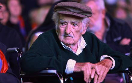Fotografía de archivo del expresidente uruguayo José 'Pepe' Mujica durante un homenaje, en Montevideo (Uruguay).