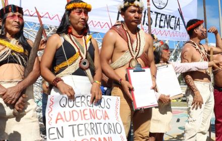 La nacionalidad Waorani realizó una movilización hacia la Corte Constitucional para pedir que el organismo sesione en la Amazonía y trate la causa de la consulta previa.