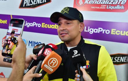 Mario Pineida en rueda de prensa.