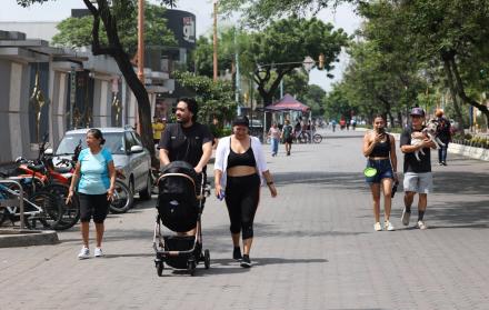 Ruta Urdesa familias peatonalización peatones Víctor Emilio Estrada 18 may 25 FR