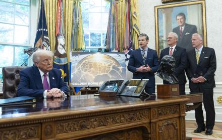 El presidente estadounidense, Donald Trump, anuncia la construcción del sistema de misiles
