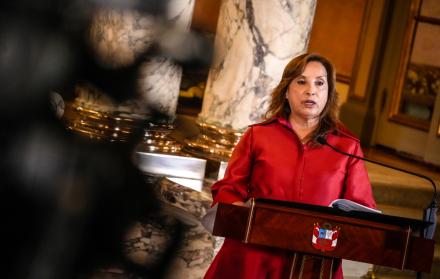 Diana Boluarte solicita permiso a la posesión de Noboa