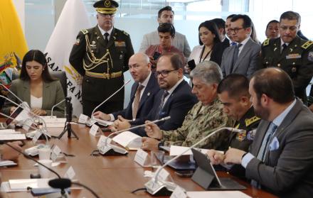 Gian Carlo Loffredo, ministro de Defensa y John Reimberg, ministro del Interior han defendido en la Asamblea la última ley urgente del Gobierno.